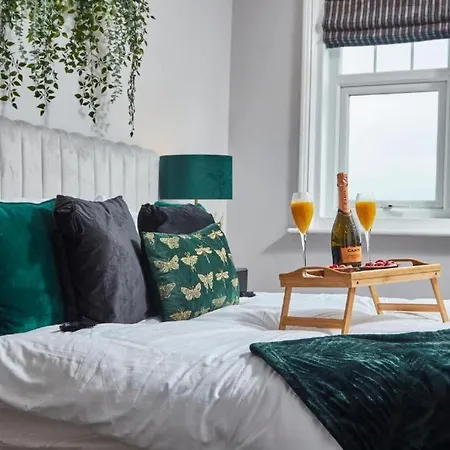The Exquisite Manor Of Robins Hood's Bay - Hot Tub